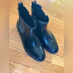 women’s size 10 MICHAEL KORS shiny black rain boots